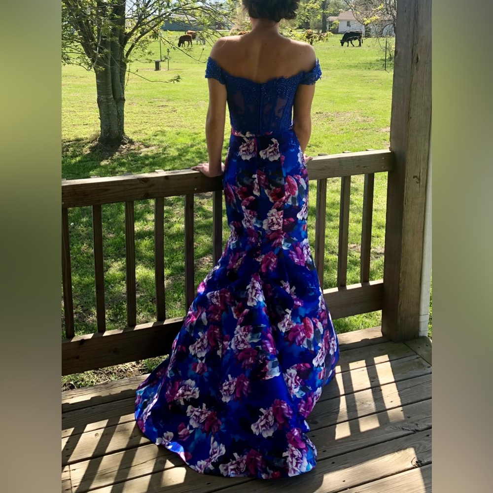 Ellie Wilde Royal Blue Two-Piece Floral Prom Dress Size 0